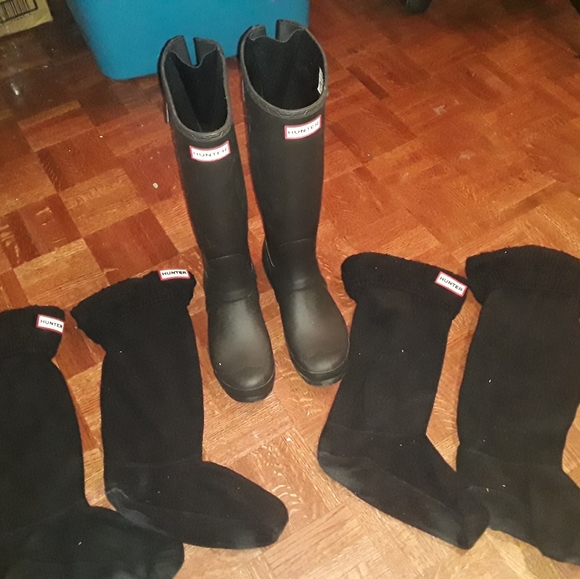 Like New "Hunter" Womens Size 7 Tall Heavy Duty Rubber Boot With 2 Pair Of Socks - Picture 5 of 16